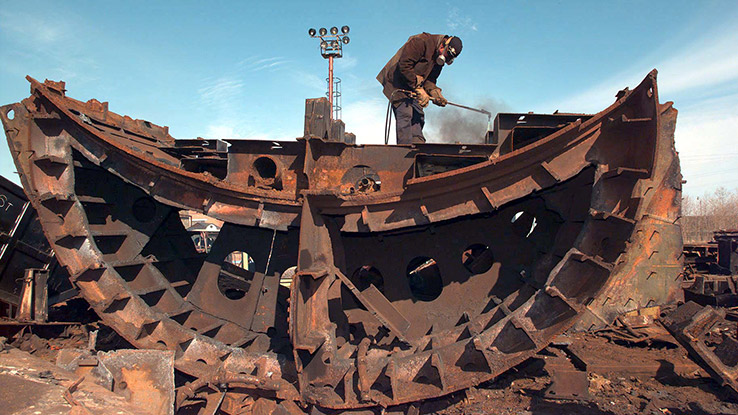  2026/01/nw_Disassembling_of_a_Soviet_submarine_738px.jpg